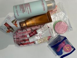 Lot de produits Clarins: soins visage et accessoires!