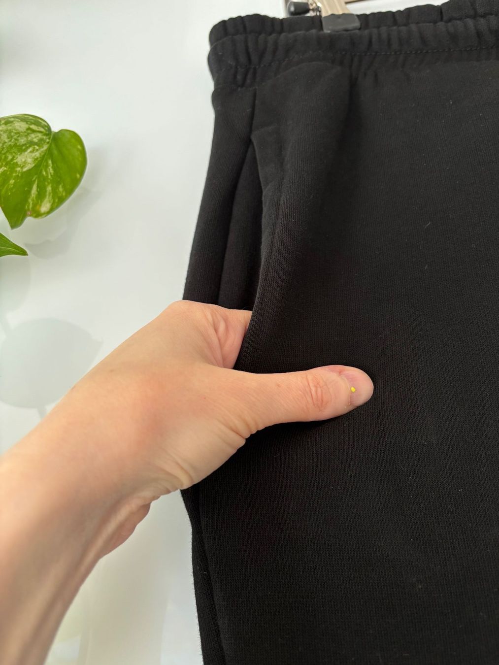 C&A Pantaloni: C&A schwarze Trainerhose Gr. M – Usato da Zürich venduto da missmodernage 2