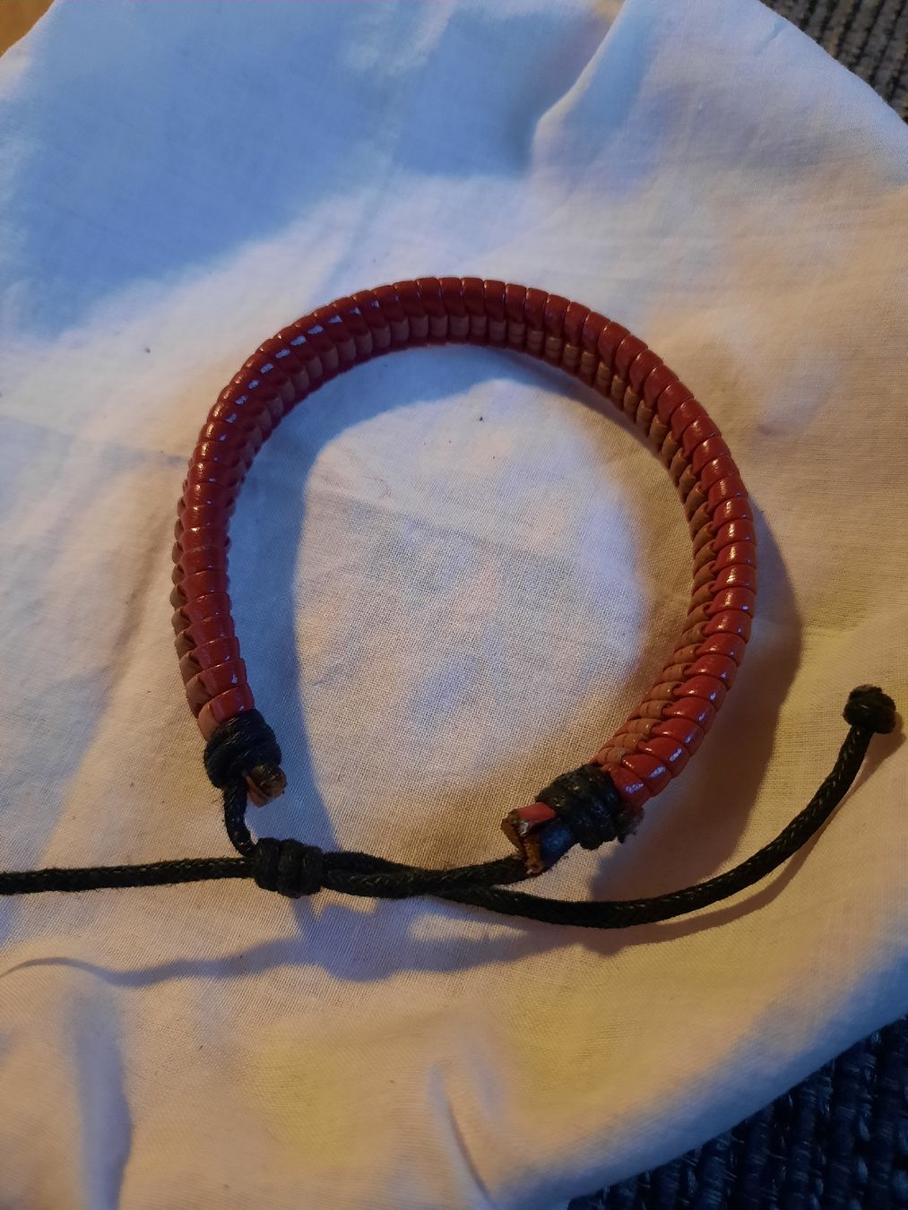 Bracciali & Braccialetti: Rotes Lederarmband - verstellbar – Nuovo (secondo la descrizione) da Unterterzen venduto da elebo 4