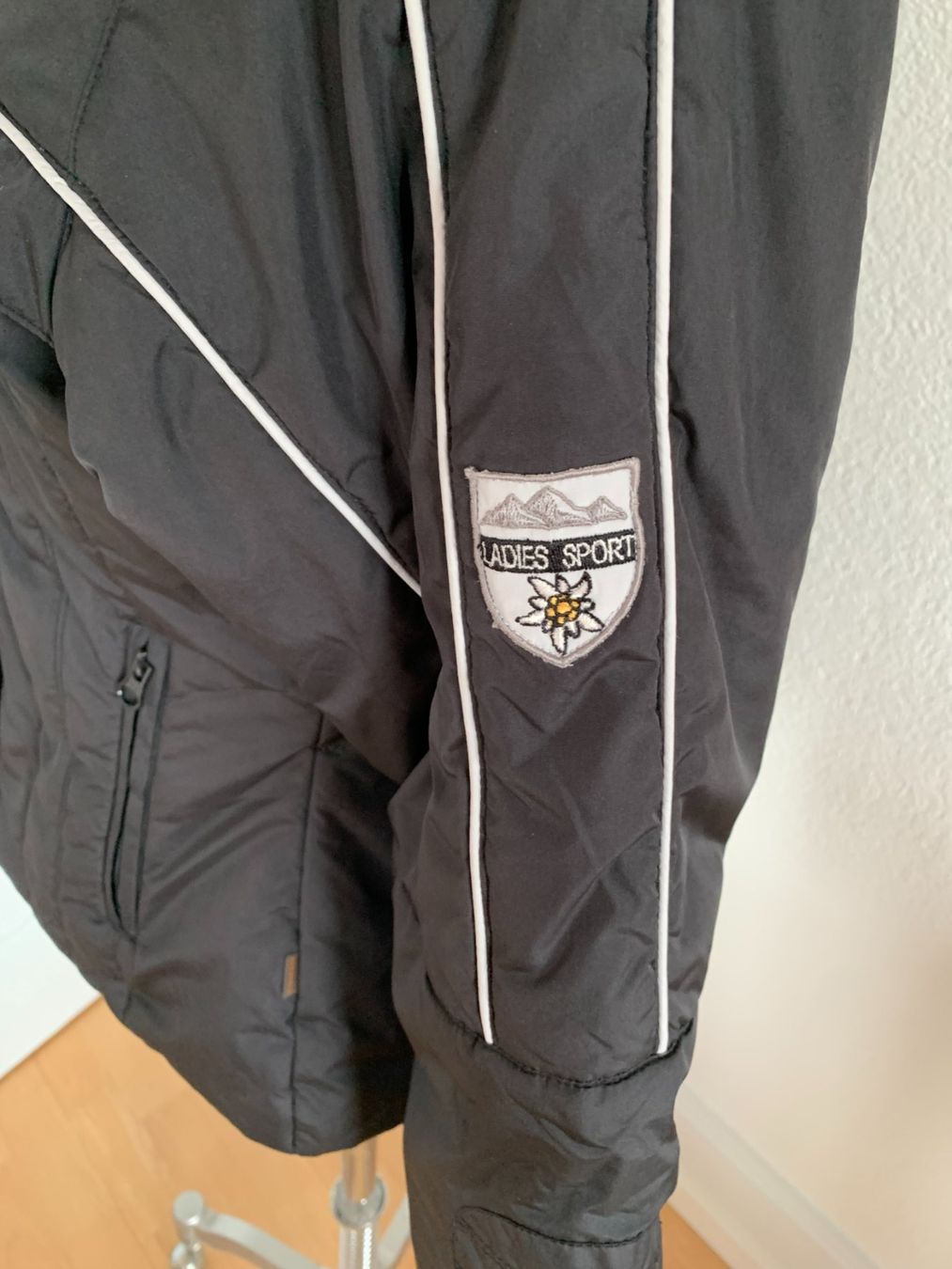 Giacche: CINNAMON Damen Jacke, Gr. 36, Schwarz – Usato da Worb venduto da farben20zauber 1