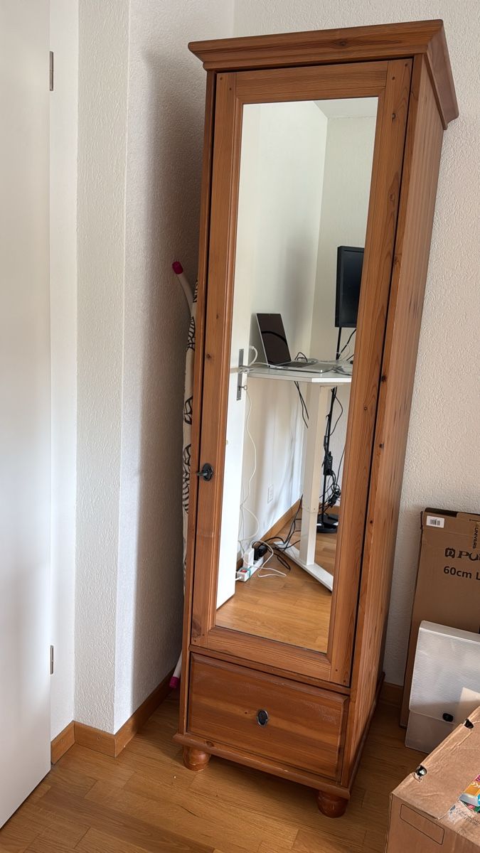 Armadi: Hübscher Holzschrank  – Usato da Wichtrach venduto da cimora 1