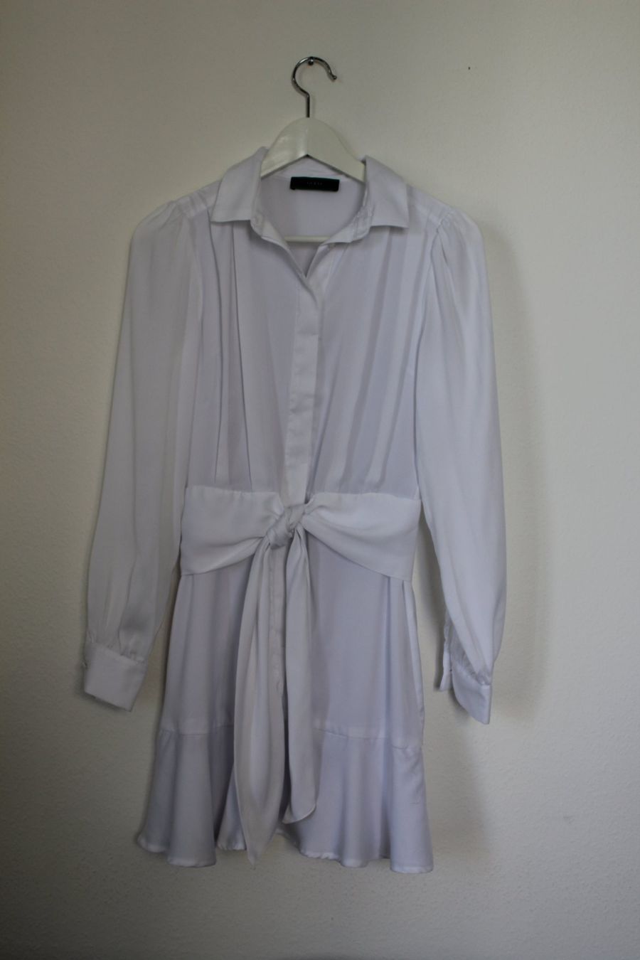 Guess Vestiti: Mini robe blanche ceintrée élégante guess – Usato da Morges venduto da Vintage_Only 1