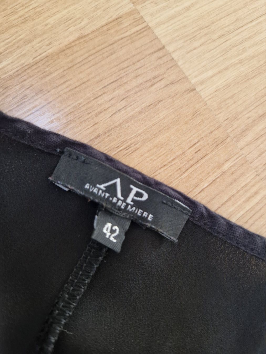 Top: Schickes Oberteil / Top schwarz 42 AP – Usato da Giswil venduto da movo08 2