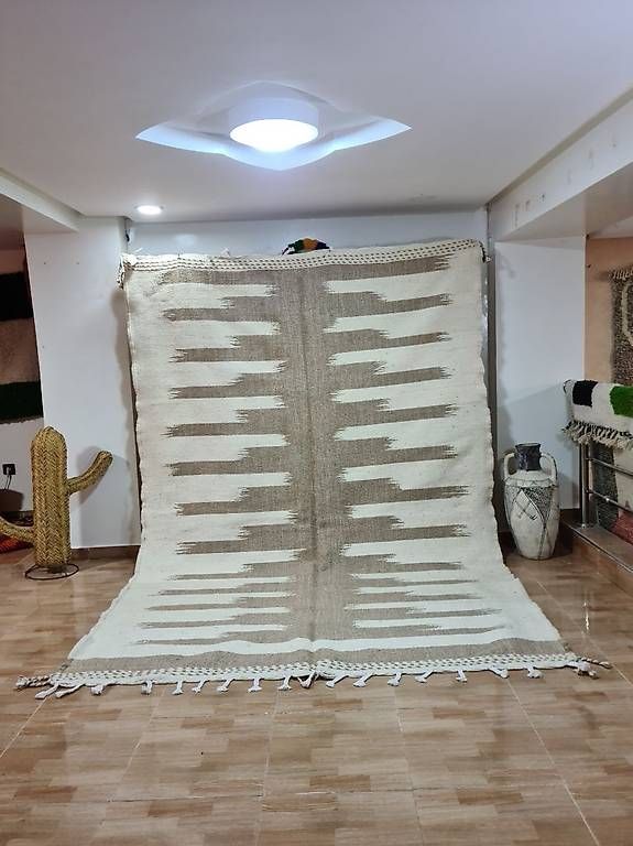 Tappeti: Handcrafted Rugs: Elevate Your Home with Timeless Elegance – Usato da Crans-Montana venduto da AtlasWoolWorks 3