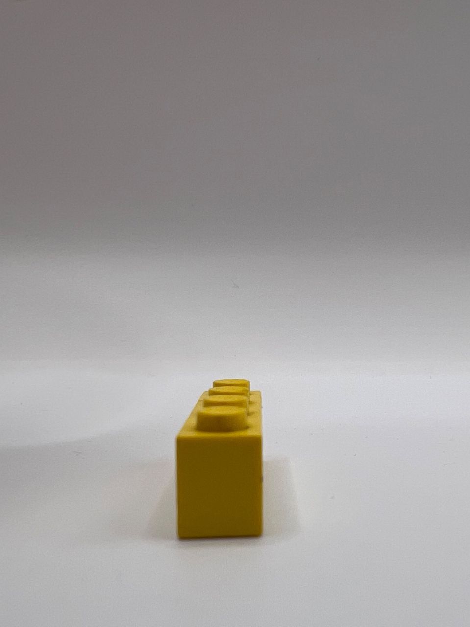 Lego Kit di costruzioni: LEGO Kühlergrill gelb 1x4 – Usato da Vaduz venduto da NotNeeded 1