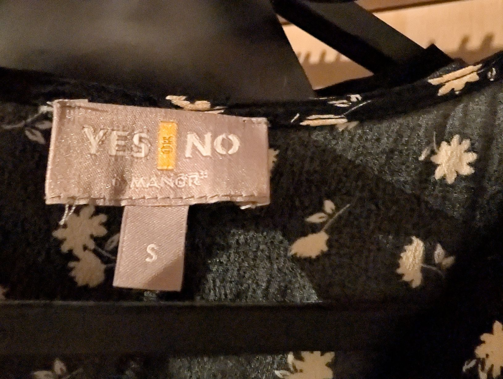Manor Tute: Combishort noir à fleurs taille S état neuf – Nuovo (secondo la descrizione) da St-Sulpice VD venduto da sho_bx8t 3