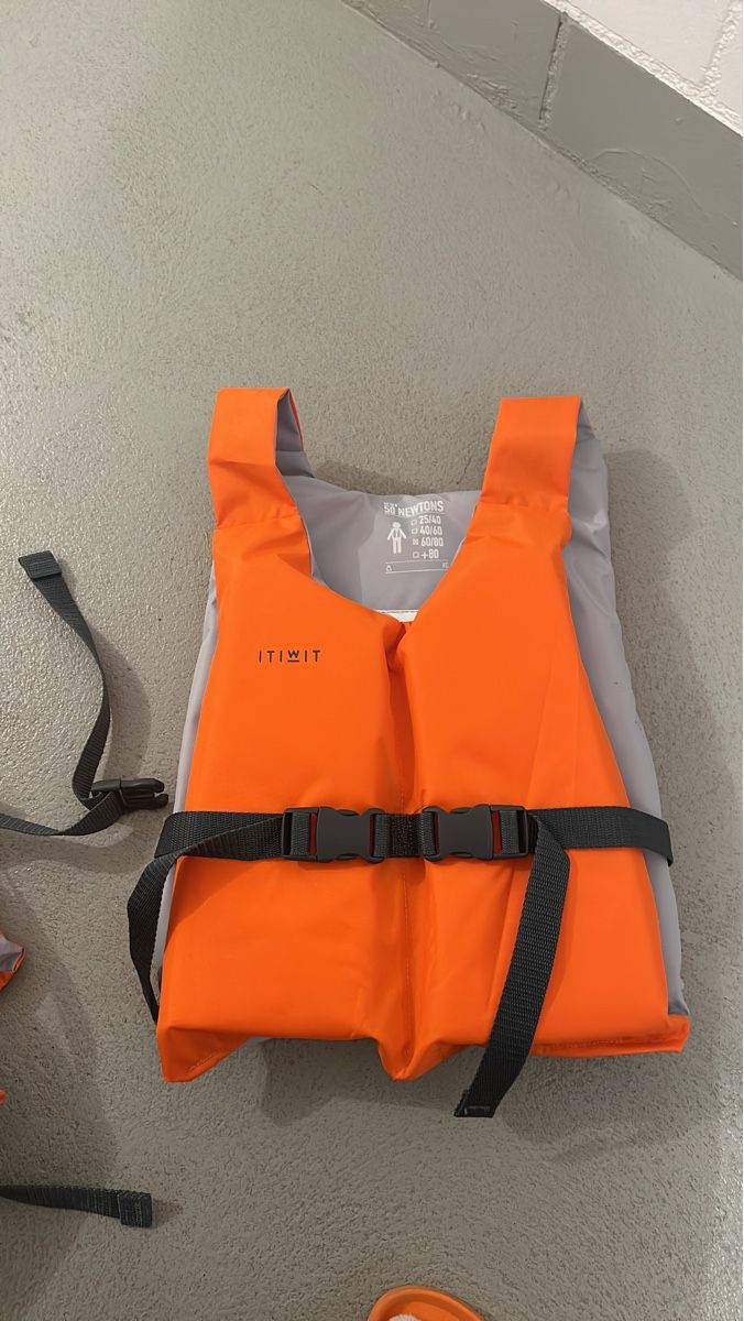 Schwimmwesten: 3x Schwimmweste – Gebraucht aus Baar von Lulu- 2