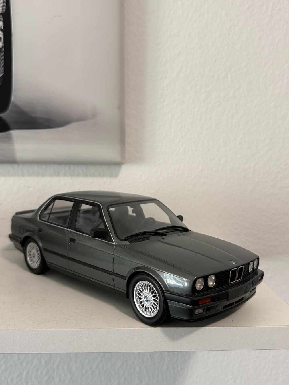 BMW Modellini d'auto: BMW 325 i E30 M Packet 1 1:18 Ottomobile – Usato da Bülach venduto da Meti2023 1