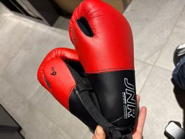 Gants de boxe JNR 6 oz rouges et noirs bon état