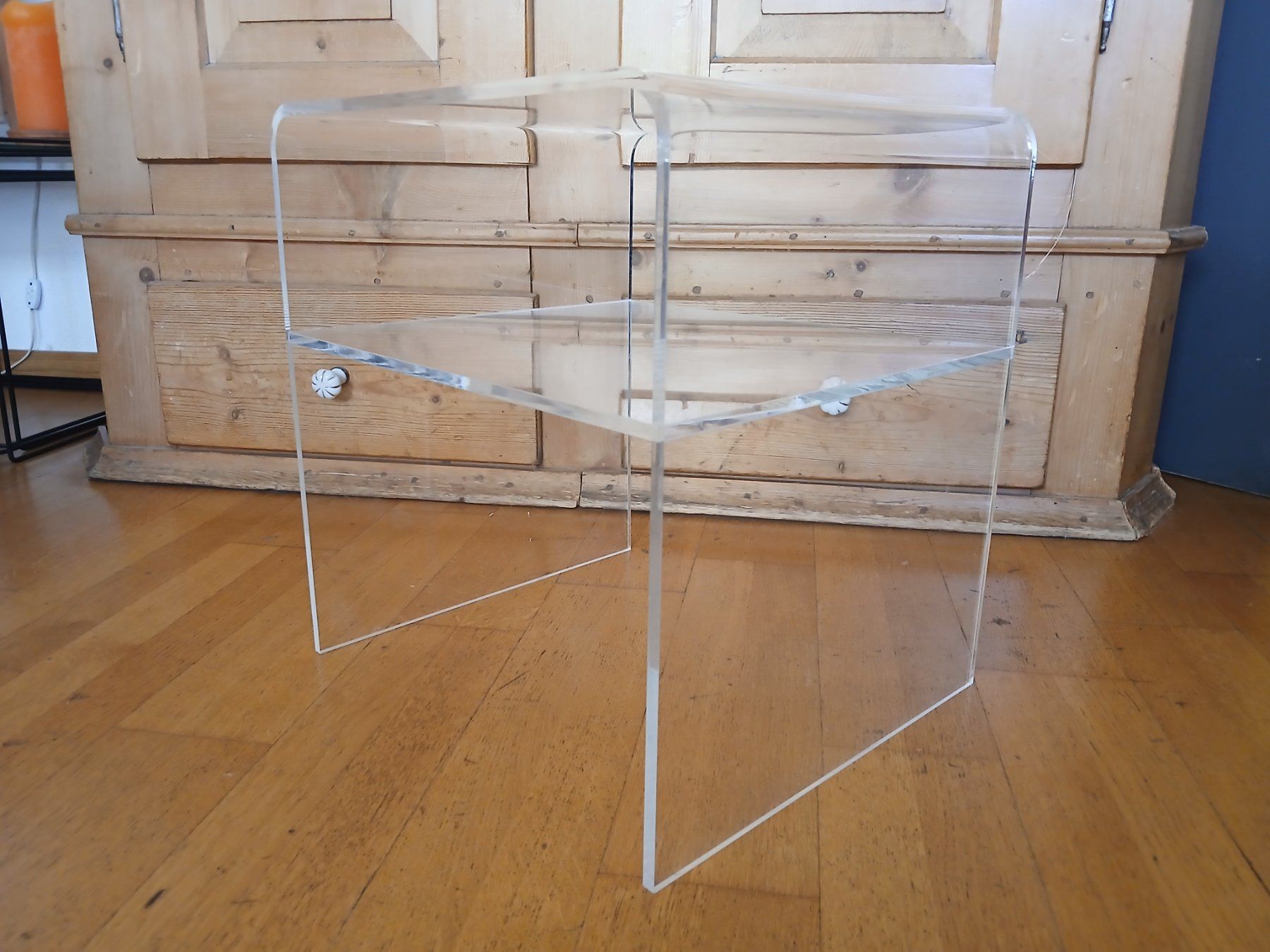 Tische: Acrylglas Beistelltisch mit Ablage – Gebraucht aus Zumikon von Vollvintage 1