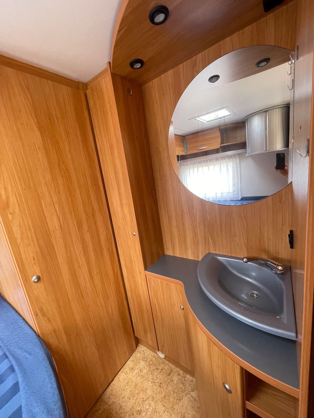 Bürstner Véhicules de camping: Bürstner Flipper 495 TK mit Etagenbett – D'occasion à Gachnang par hosti8547 9