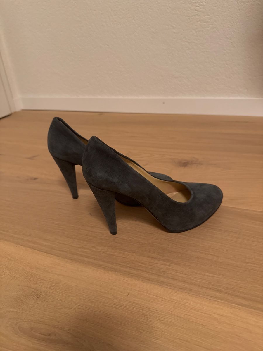 Scarpe da donna: Grey Suede Heels, Gr.: 38 – Nuovo (secondo la descrizione) da Frenkendorf venduto da SRegli 1