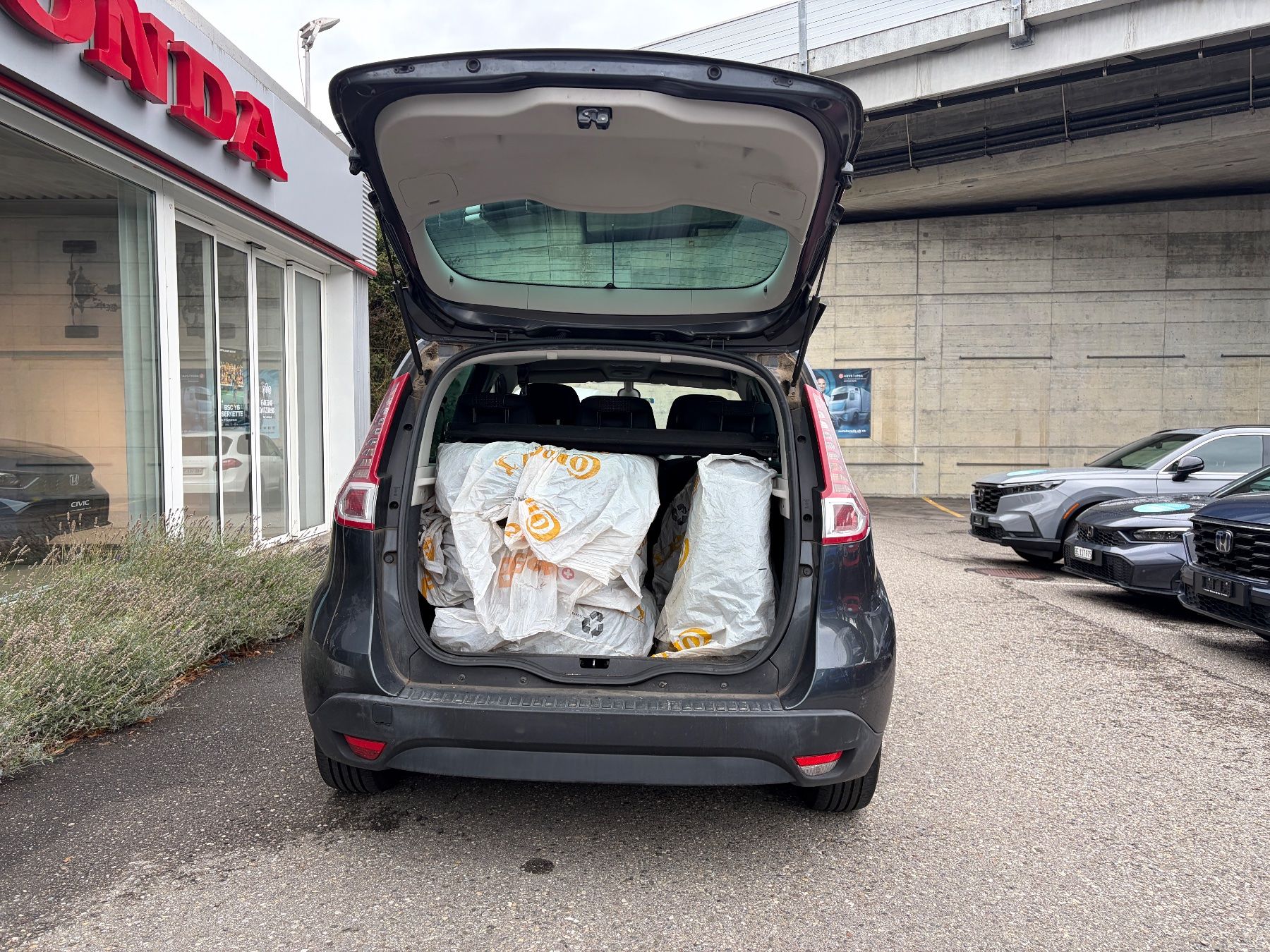 Renault Automobili: RENAULT Megane Scenic 1.4 – Usato da Bern venduto da Garage-Blunier-AG 8