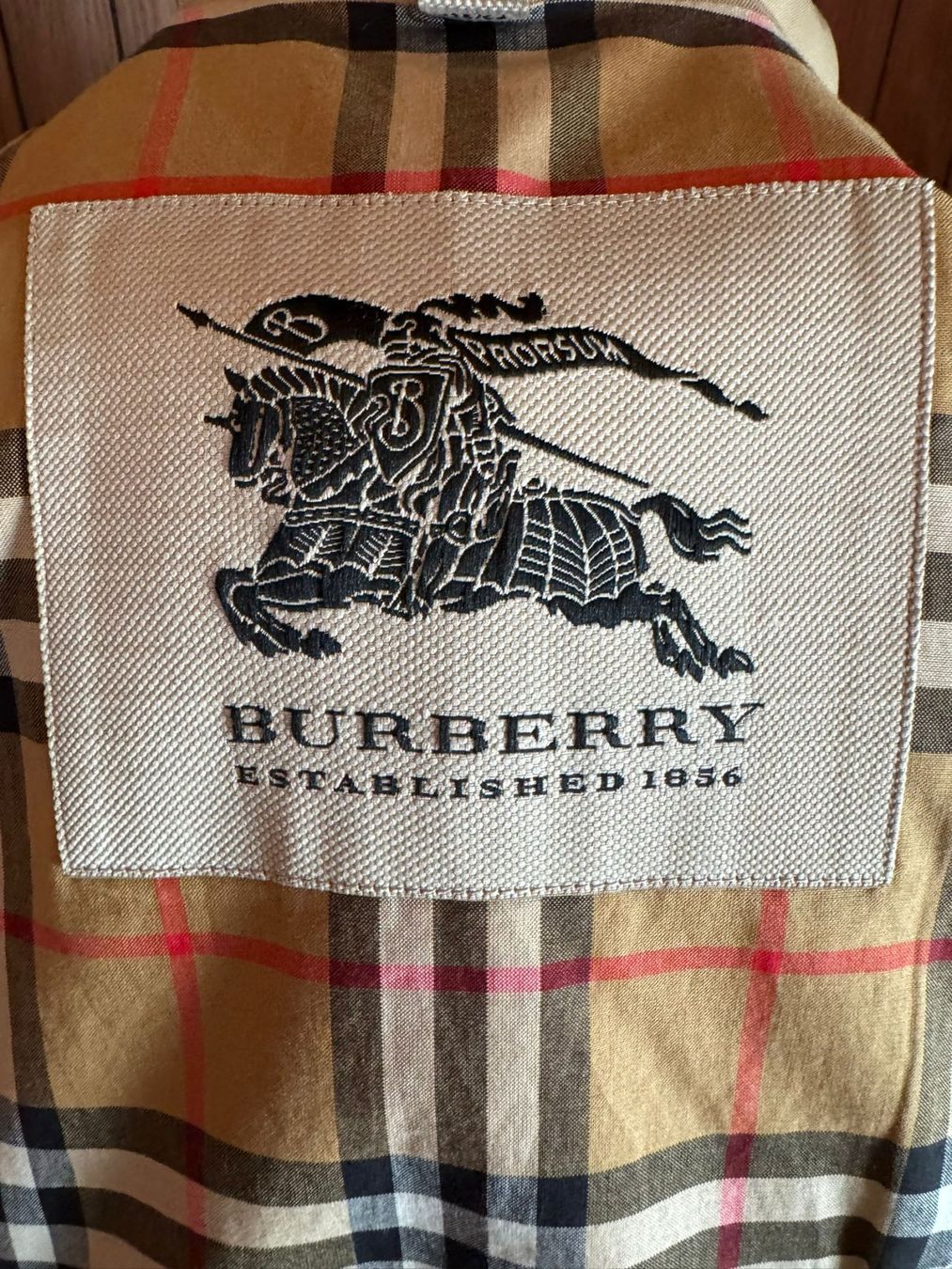 Burberry Giacche & Cappotti: Burberry Trenchcoat Gr. 135cm beige – Nuovo (secondo la descrizione) da Winterthur venduto da Dejv 5