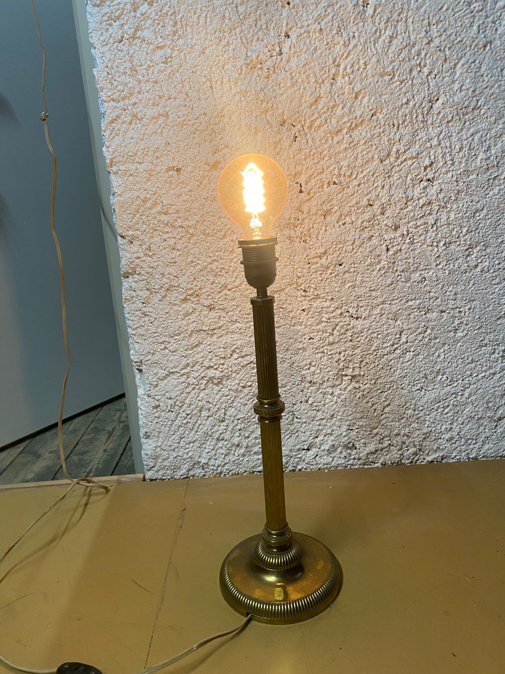 Lampade: Tischlampe Messing Säulen Design funktionsfähig – Usato da Zürich venduto da 888simon888 3