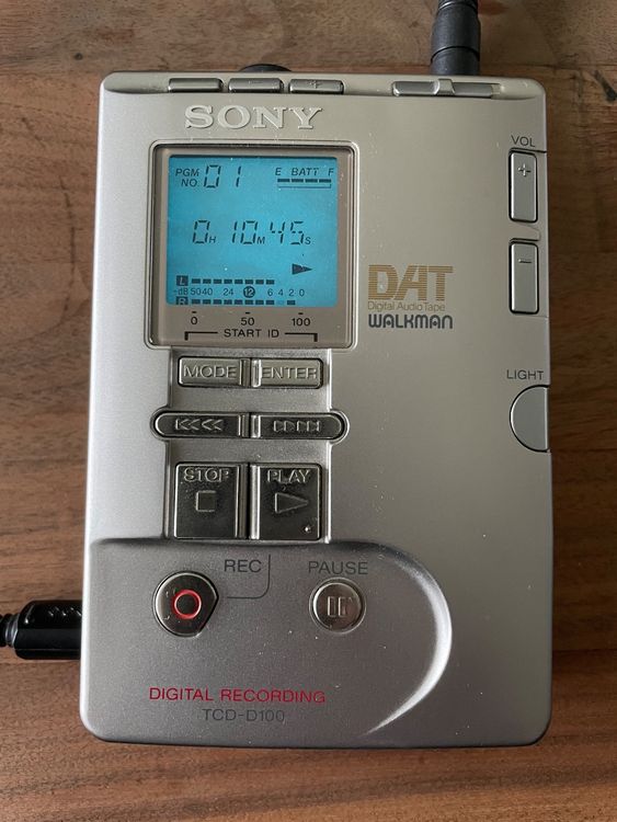 レア 希少品SONY DAT ウォークマンTCD-D100 動作品 SONY DAT ウォークマン TCD-D100 ジャンク品 動作未確認