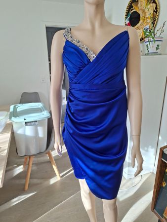 Cocktailkleid blau gerafft mit Steinen Grösse S neu