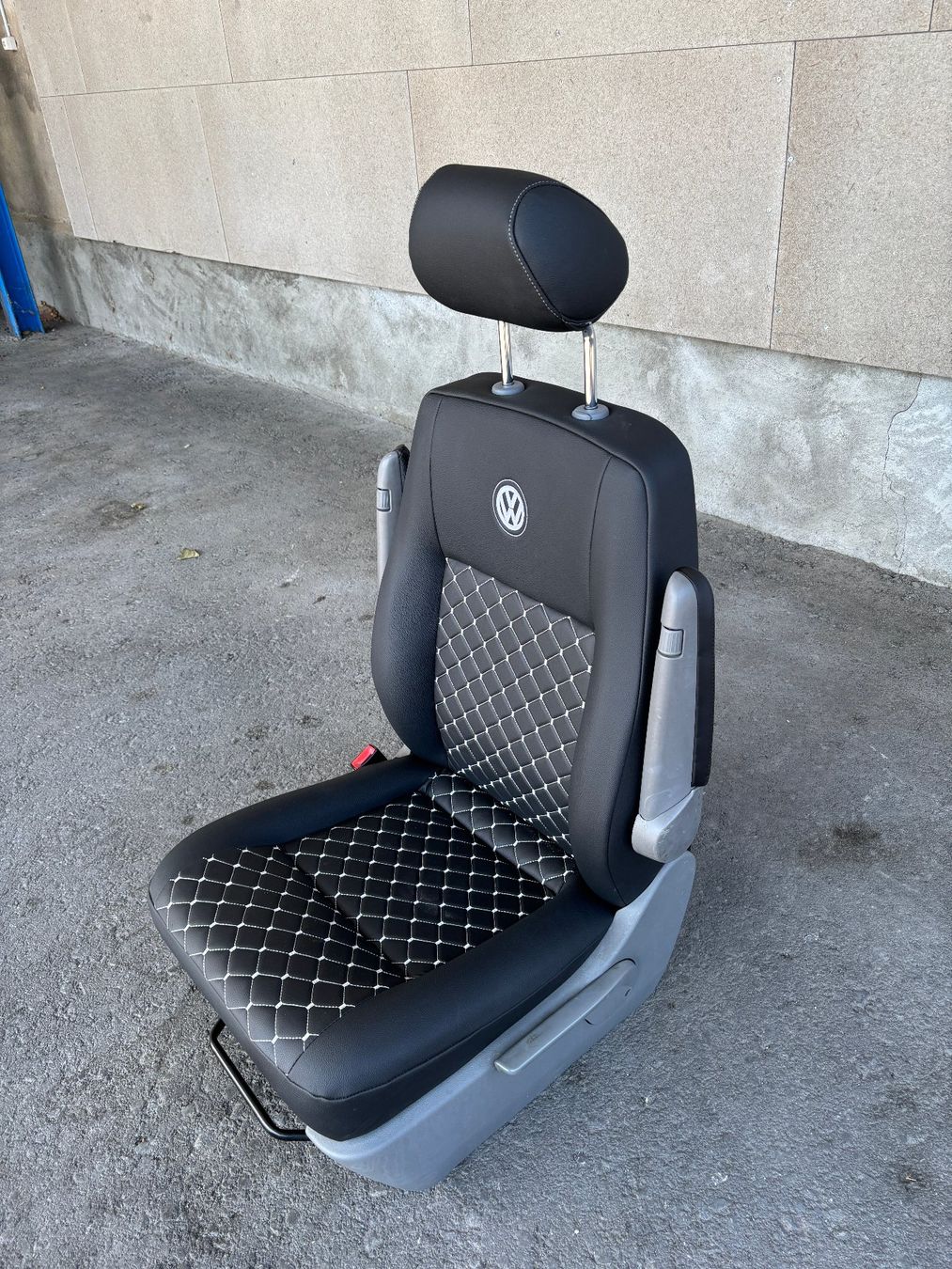 VW Tutti pezzi di ricambio auto: VW T5 Fahrersitz – Usato da Gams venduto da mir_n5kk 4