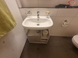 Waschbecken mit Unterschrank und Armatur weiss 