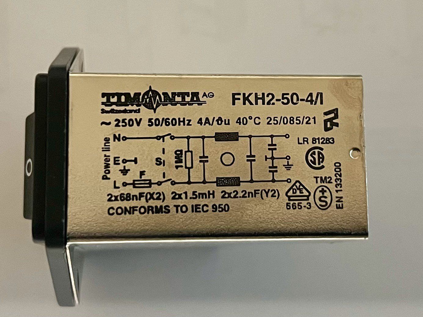 Spine: IEC Gerätestecker C14 mit Filter, Sicherungshalter 1-polig – Nuovo e nell'imballaggio originale da Leimbach TG venduto da easydiver87 2