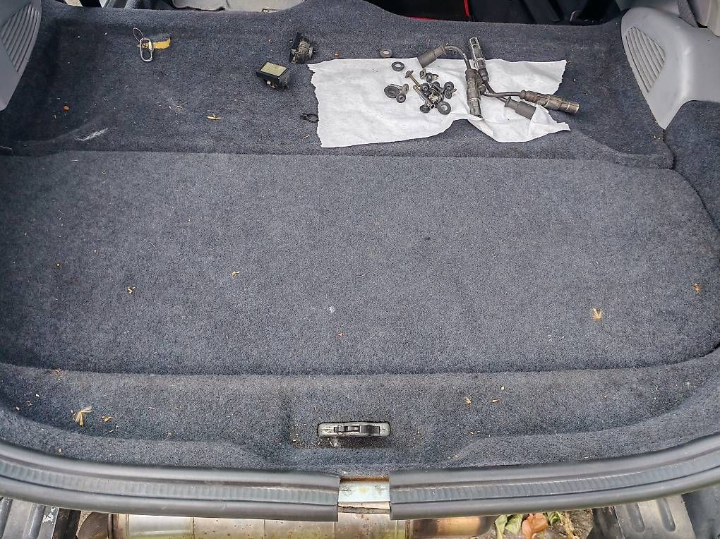 Smart Tutti pezzi di ricambio auto: Smart roadster coupe moquette – Usato da Cadenazzo venduto da Mulinacu