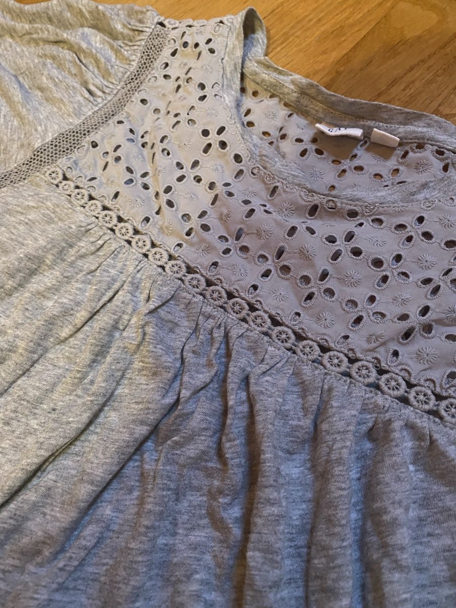 Gap T-shirt: T-shirt GAP gris M – Usato da Epagny venduto da nie_n5yb 3