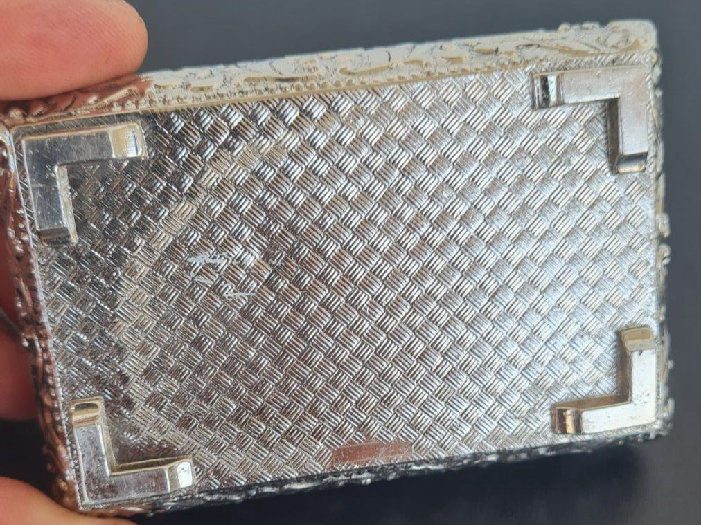 Portagioie: Kleine Schmuckschatulle / Farbe; Silber / rotes Innenfutter – Usato da Safenwil venduto da Husqi2000 4