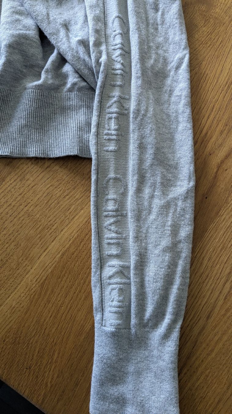Calvin Klein Maglioni & Felpe: Grauer Calvin Klein Pullover mit Logo am Ärmel, Top! – Usato da Belp venduto da Beatrice6311 3