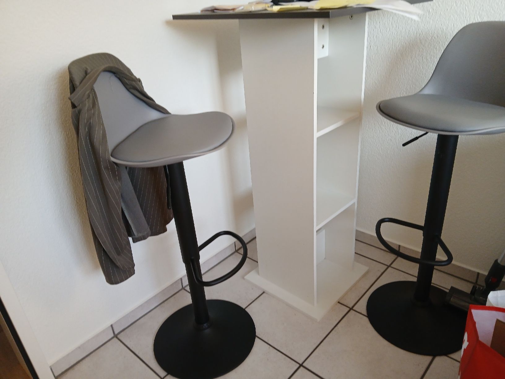 Ikea Set de table et chaises: Bartisch mit 2 Barhöcker – D'occasion à Kriens par BP_Art 1