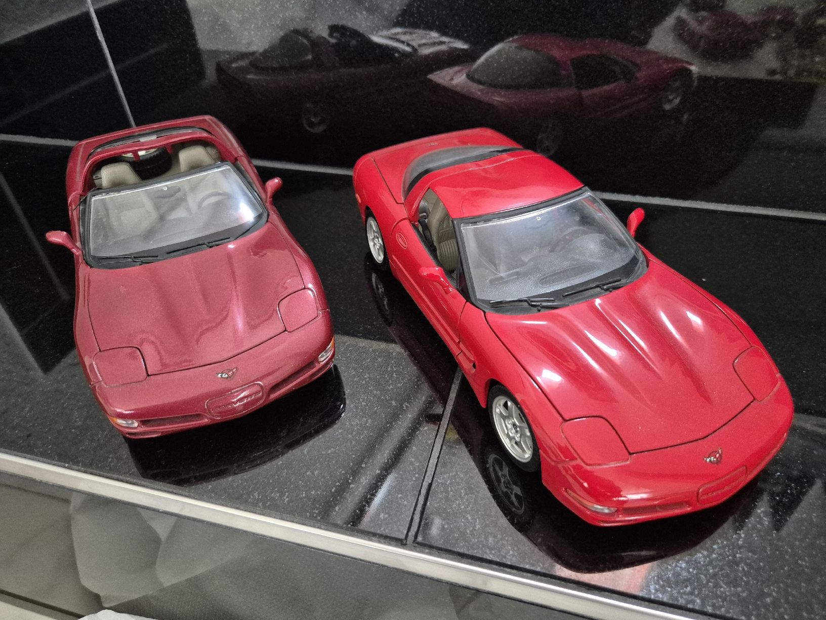 Chevrolet Modellini d'auto: 2 Chevrolets  1:18 – Usato da Mannens venduto da BargainLiquidation