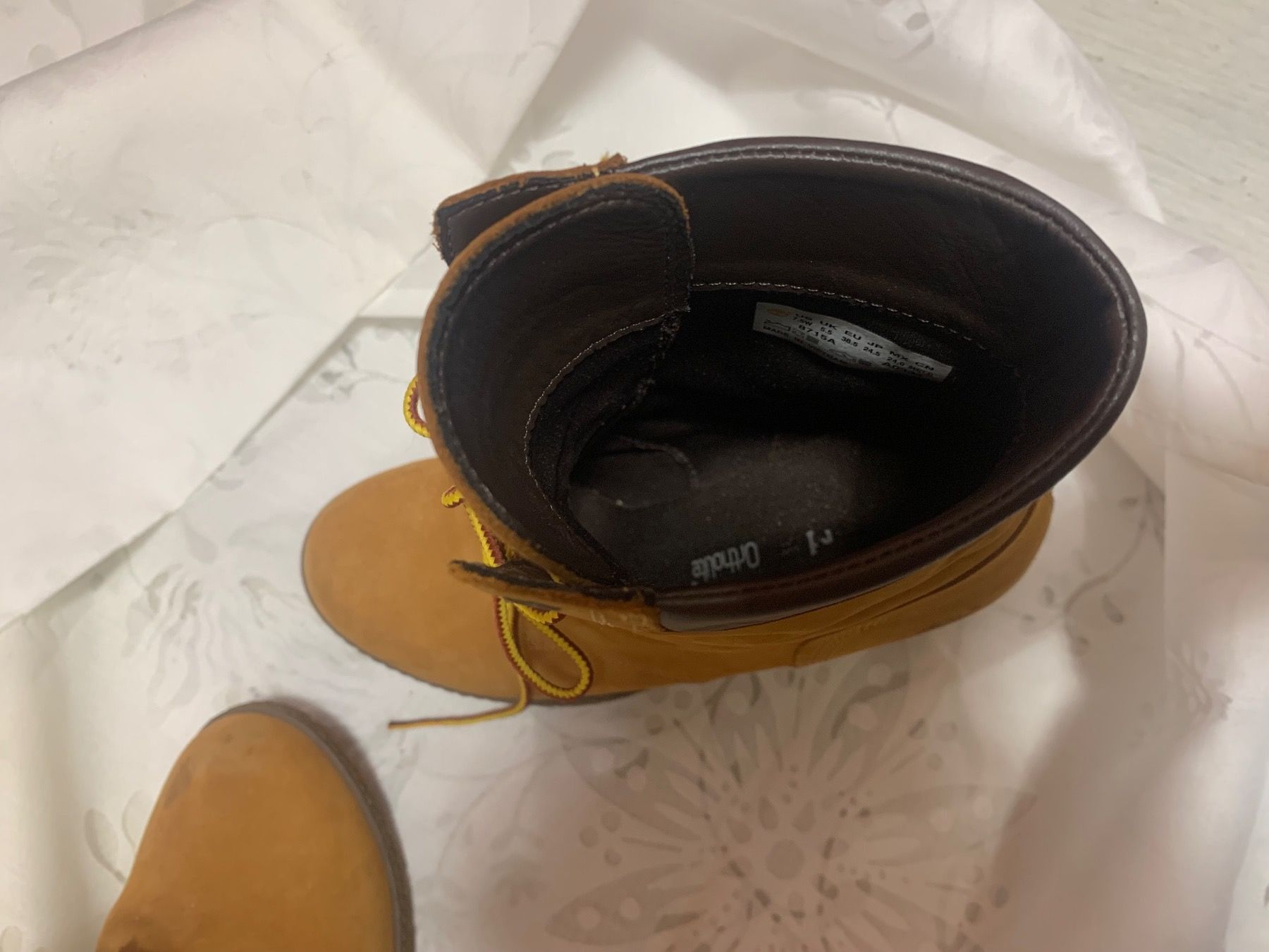 Timberland Chaussures femmes: Bottine Timberland – D'occasion à Genthod par Lou_Jin 4