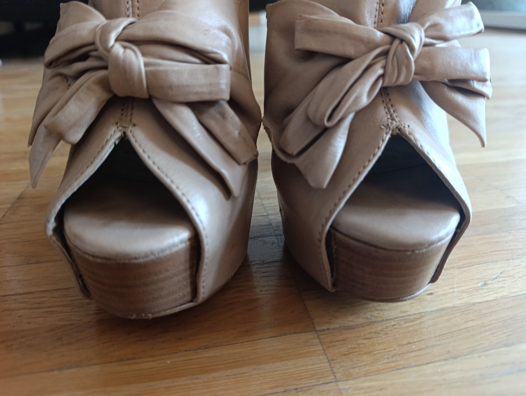 Stuart Weitzman Scarpe da donna: ALDO Beige Peep Toe Ankle Boots Gr 40. – Usato da Zürich venduto da VorlonShadow 5