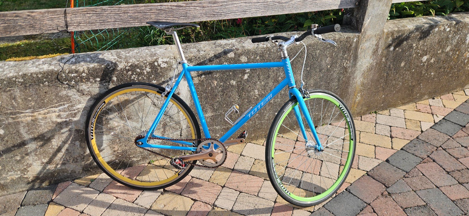 Totem Vélos: Fixie Singlespeed von TOTEM farbig – D'occasion à Lützelflüh-Goldb par dingeldangelbob