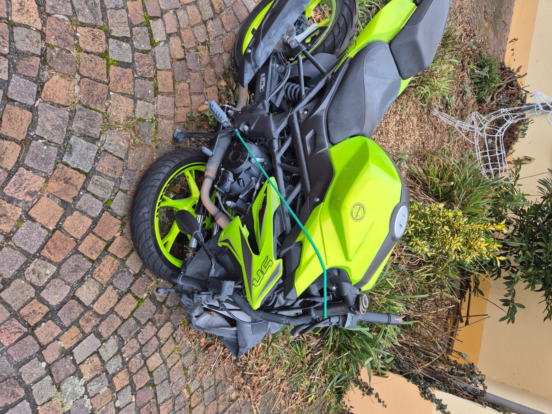 Benelli Strasse: Benelli BN125 Unfallfahrzeug – Defekt aus Rickenbach BL von JeroBru