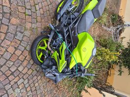 Benelli BN125 Unfallfahrzeug