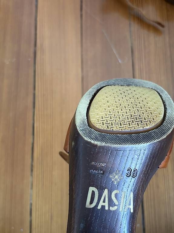 Scarpe da donna: Absatzschuhe aus Leder – Usato da Zürich venduto da MariA_S. 2