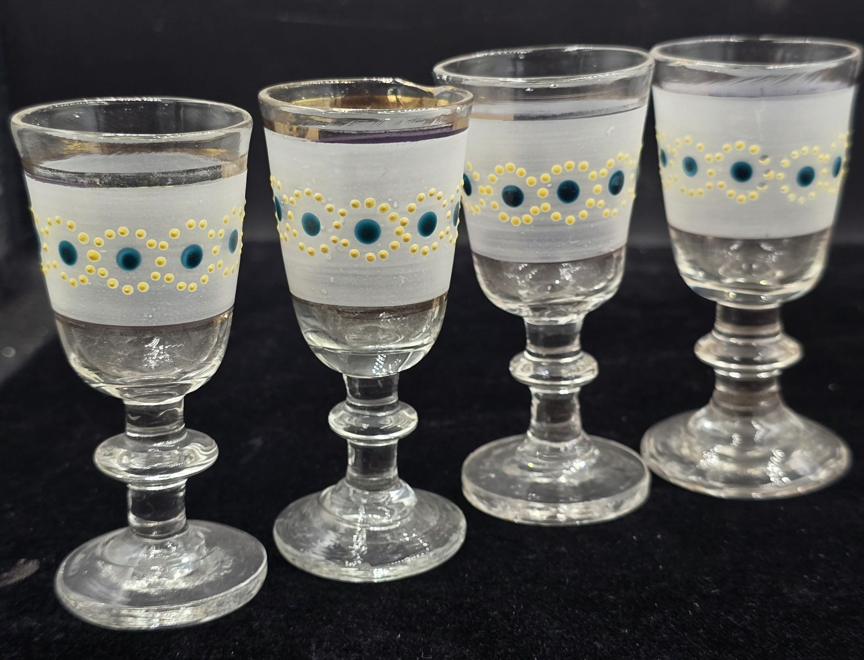 Caraffe: Antike Glaskaraffe mit 4 Gläsern – Usato da Rorschacherberg venduto da snOOpydOg11 1