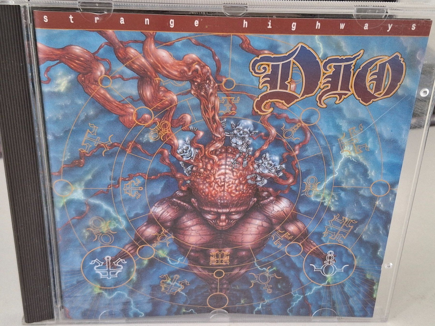 CDs: CD DIO - Strange Highways - – Gebraucht aus Aarberg von Jackup1