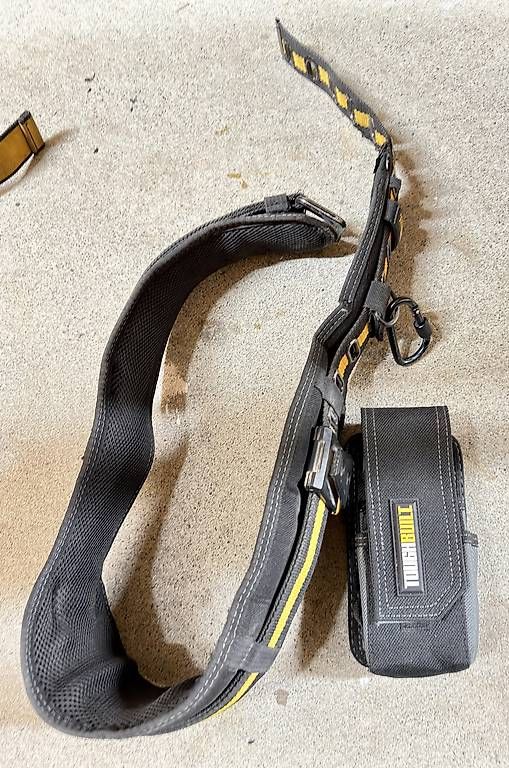 Tutti gli attrezzi: ToughBuilt Werkzeuggürtel mit Messgerätetasche – Usato da Zollikofen venduto da sog_h88v