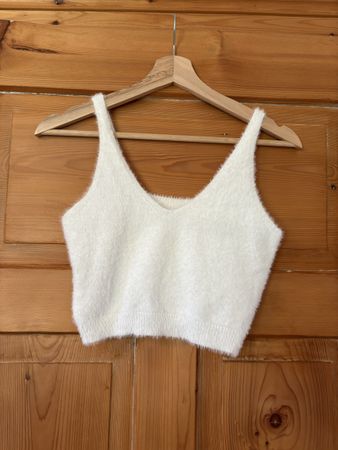 Flauschiges Top in Weiss, Grösse S-perfekt für den Sommer