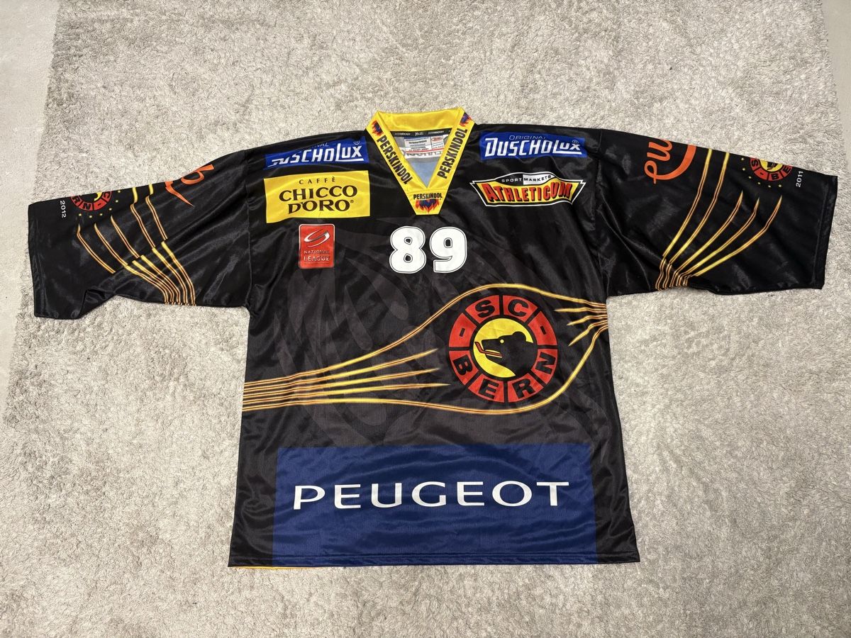 Maillots de corps & Pantalons: SCB Trikot mit Unterschriften – D'occasion à Fraubrunnen par cur_c2cc