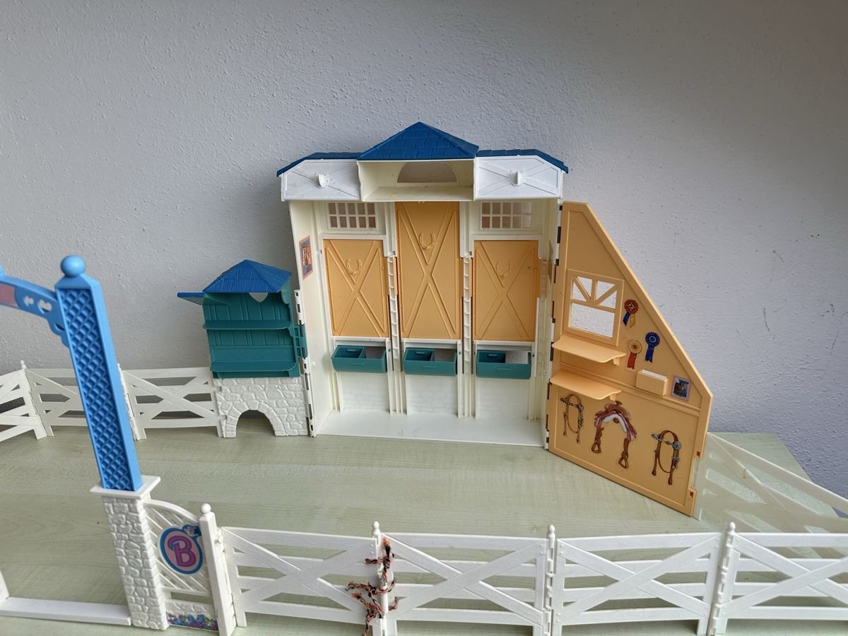 Bambole: Vintage Barbie Pferdestall – Usato da Zürich venduto da Kat_5557 1