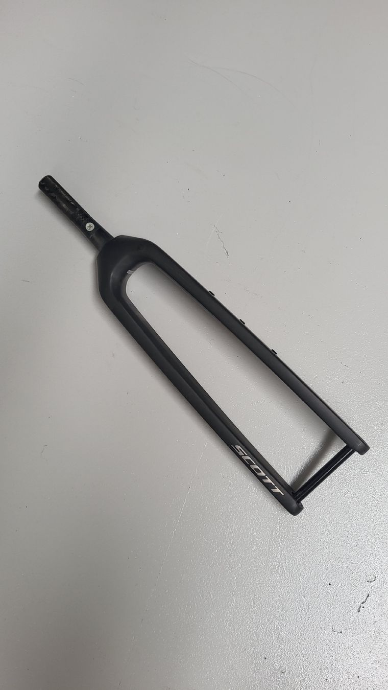 Scott Pièces détachées: Fourche rigide SCOTT carbon MTB – D'occasion à Auvernier par Yncho
