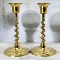 2 bougeoirs torsadés anciens en laiton doré. Japon