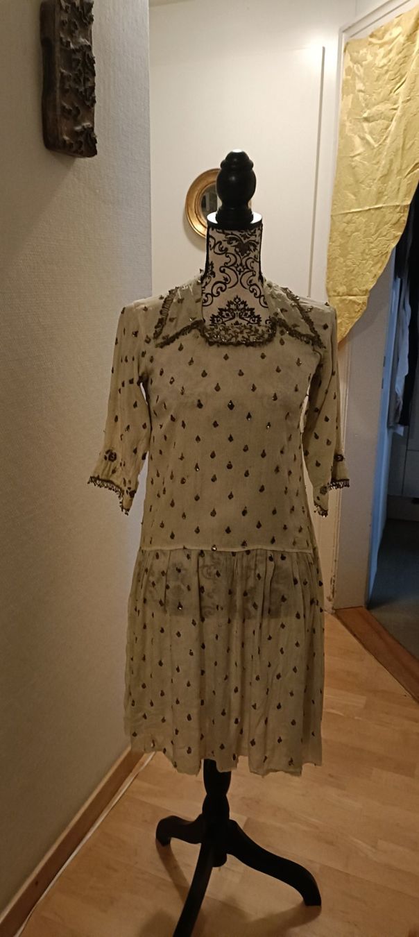 Vestiti: Antikes Naghdeh Kleid – Usato da Schaffhausen venduto da sim_j822