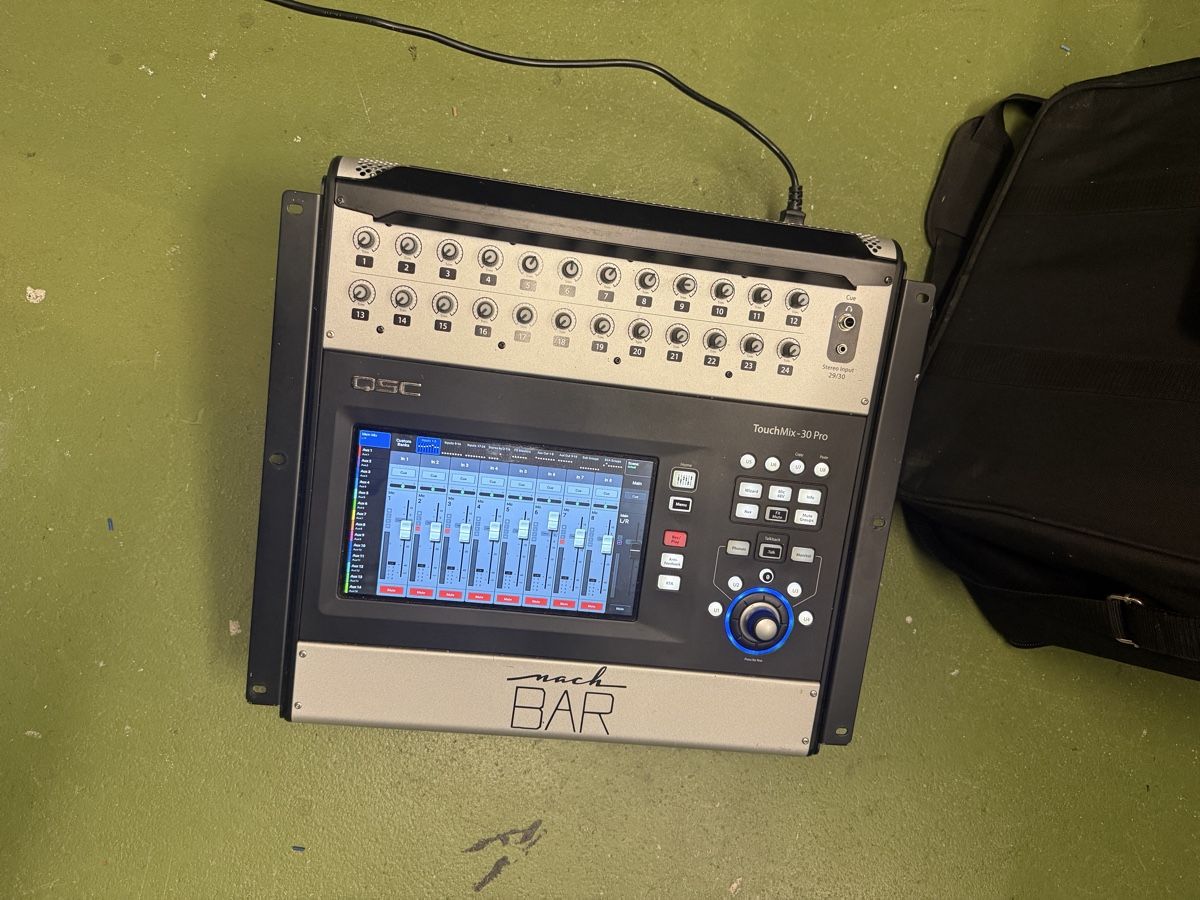 Qsc Platines de mixage: QSC Touchmix 30 Pro – D'occasion à Lyss par Nach-Bar