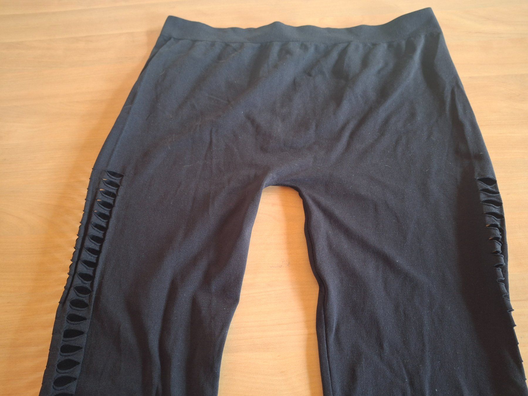 C&A Leggings: Leggins ajouré taille M marque C&A – Usato da Villiers venduto da san_jn5w 3