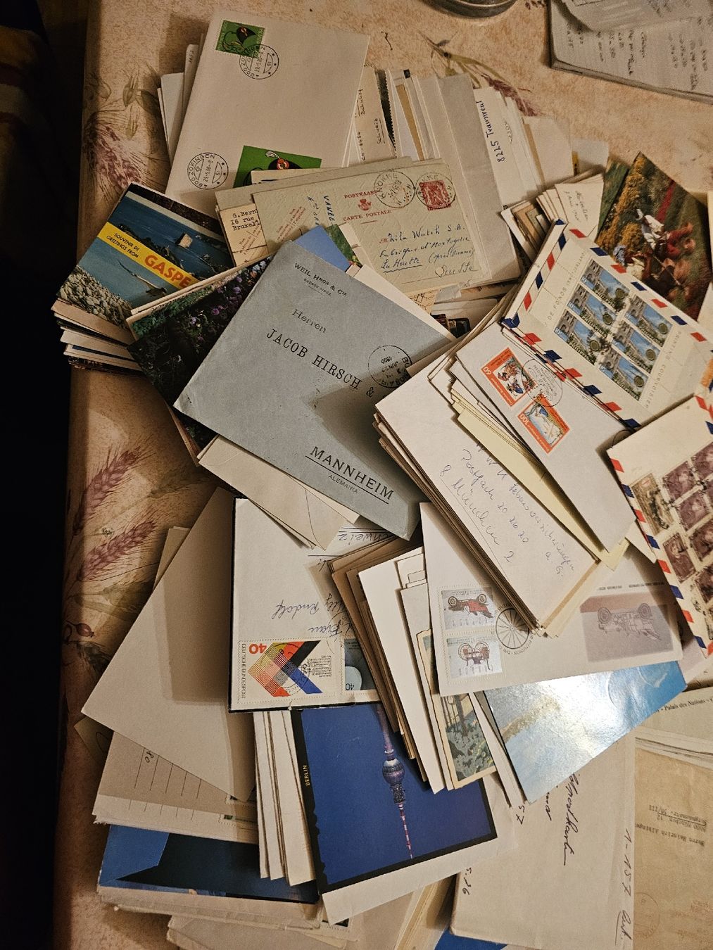 Tutti i francobolli: lot de carte postal et envelope divers pays  – Usato da Yverdon-les-Bains venduto da mancheacoulles 2
