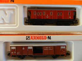 N ARNOLD Pack- & Güterwagen 2 St