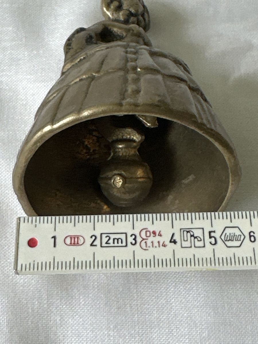 Cloches & sonnailles: Antike Glocke Messing Dame Glockenfigur Vintage Deko – D'occasion à Zürich par Chaeffeler 5